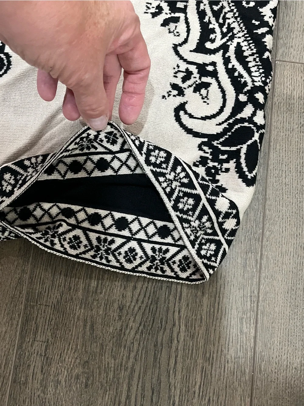 Stella Laguna Beach Black and Cream Paisley Accent Throw